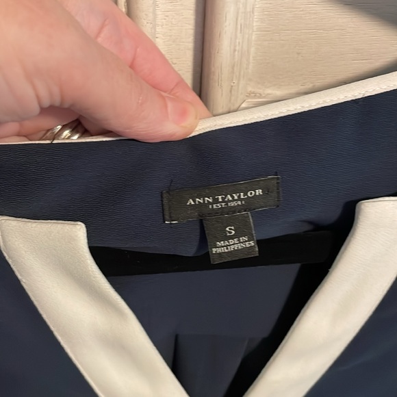 Women’s sophisticated and Taylor, V-neck navy/white sleeveless dress small - Picture 3 of 7